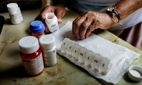 Chuyên gia y tế Úc khuyến nghị đưa ra hướng dẫn dùng thuốc cho người cao niên