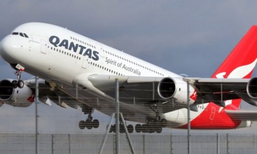 Hãng hàng không Qantas hoãn kế hoạch bay quốc tế tới cuối năm 2021