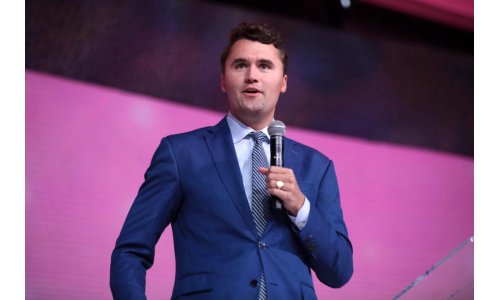 Charlie Kirk: Một Ngọn Lửa Bảo Thủ Tắt Đi Trong Bi Kịch