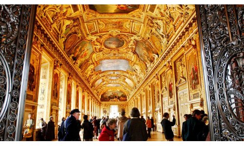 Pháp tiếp tục điều tra về hai nghi phạm vụ trộm bảo tàng Louvre