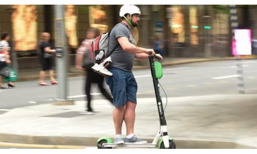 Tai nạn e-scooter gia tăng: nhiều lời kêu gọi luật đồng bộ và kiểm soát nghiêm ngặt hơn